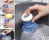 מברשת עם סבון לניקוי כלים
